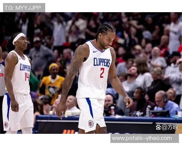 快船与独行侠的黑白对决揭示篮球战术与激情的碰撞